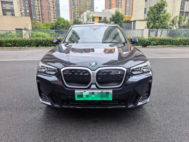 BMW iX3 — Фото автомобиля 2