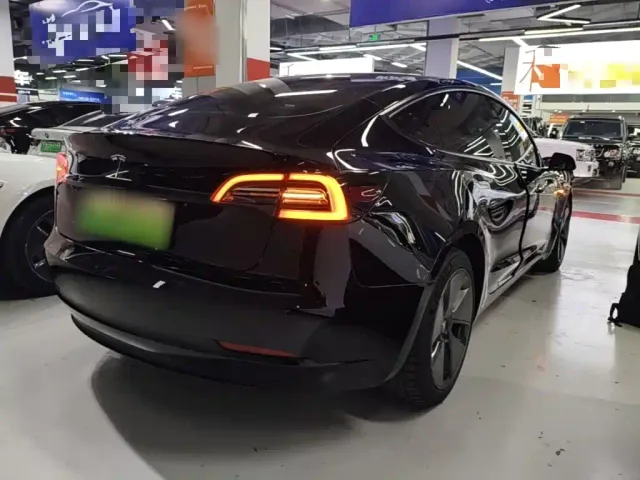 Tesla Model 3 — Фото автомобиля 6
