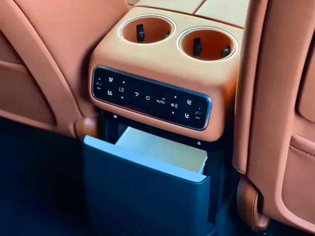 Li Auto L8 — Фото автомобиля 18