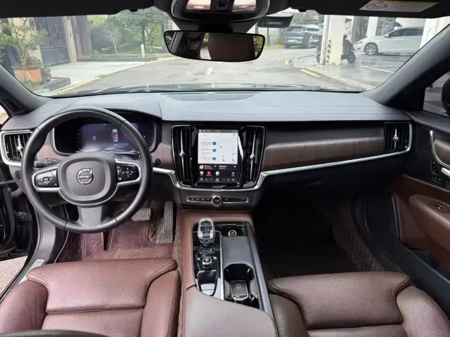 Volvo S90 — Фото автомобиля 5