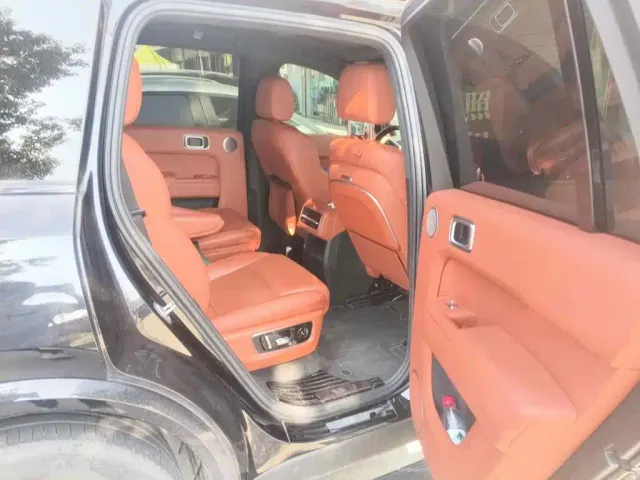 Li Auto Li L8 2023 Max — Фото автомобиля 11