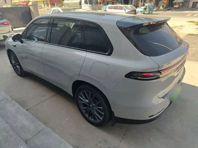 Leapmotor C10 — Фото автомобиля 4