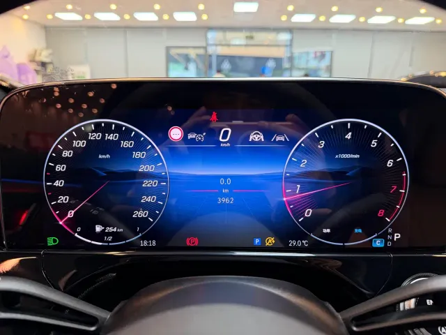 Mercedes-Benz E-Class — Фото автомобиля 6