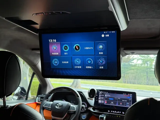 Toyota Sienna — Фото автомобиля 9