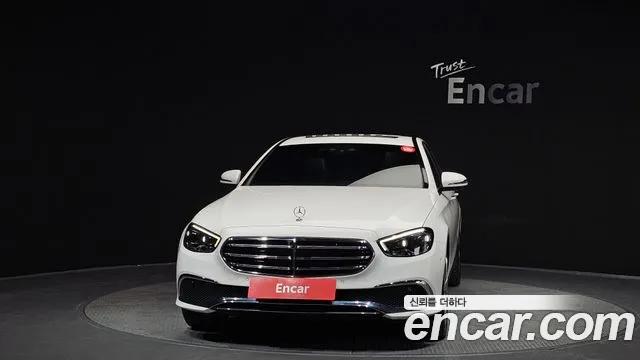 Mercedes-Benz E-Class — Фото автомобиля 3
