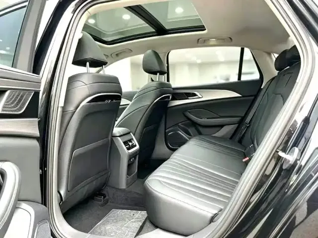 Hongqi H5 — Фото автомобиля 9