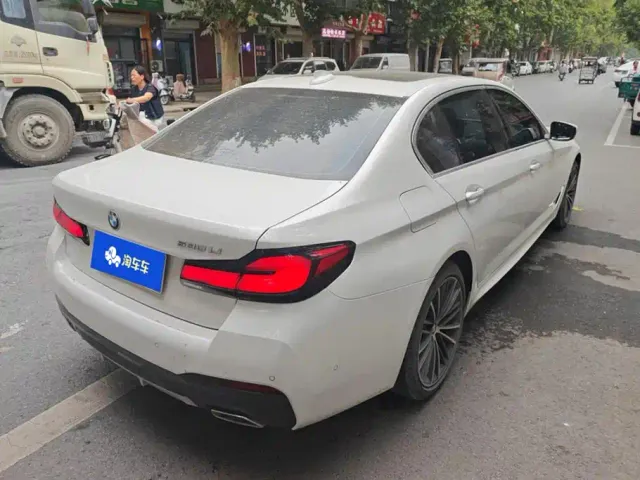 BMW 5 Series — Фото автомобиля 3