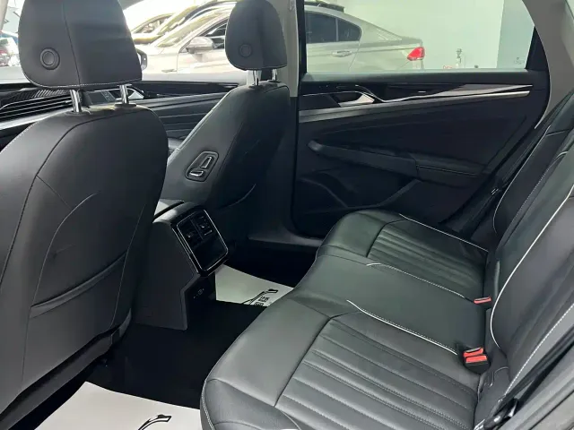 Volkswagen Passat — Фото автомобиля 12