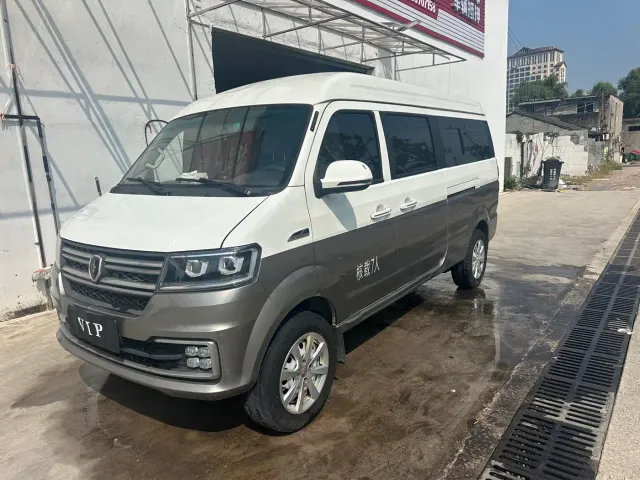 Jinbei New Hiace S — Фото автомобиля 3