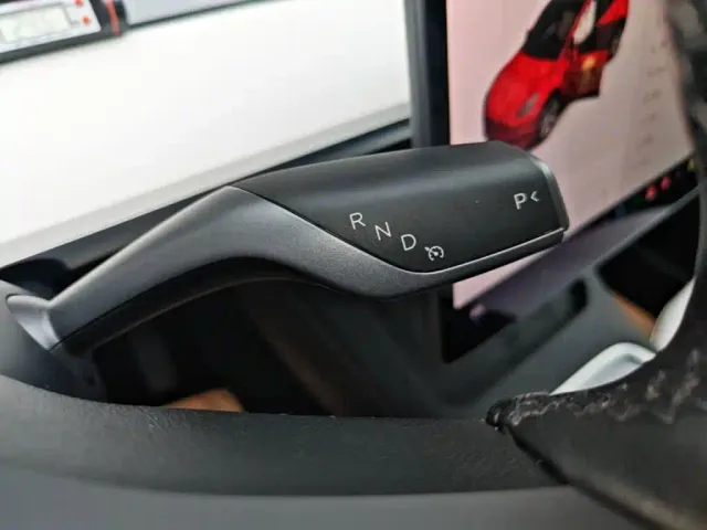 Tesla Model Y — Фото автомобиля 13