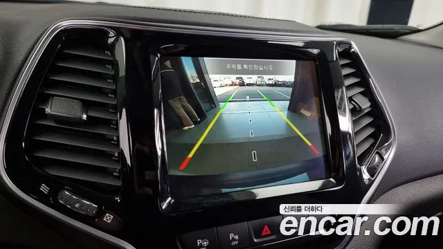 Jeep Cherokee — Фото автомобиля 15