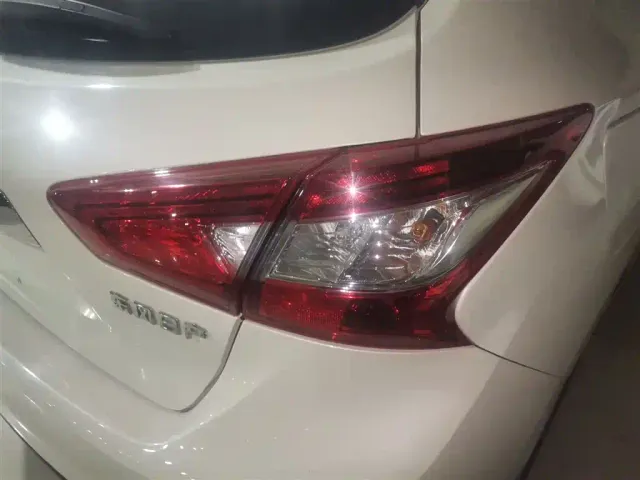 Nissan Tiida — Фото автомобиля 7