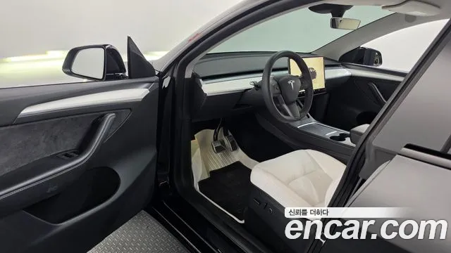 Tesla Model Y — Фото автомобиля 10