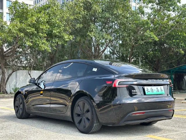 Tesla Model 3 — Фото автомобиля 7