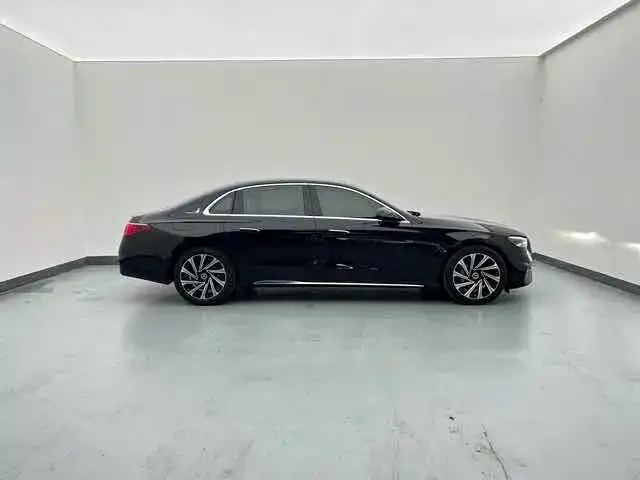 Mercedes-Benz E-Class — Фото автомобиля 8