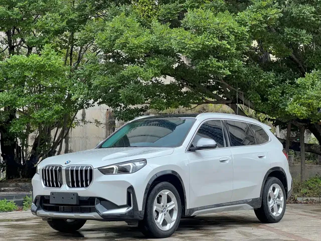 Фотография автомобиля — BMW X1