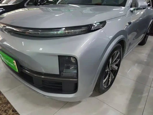 Li Auto L8 — Фото автомобиля 23