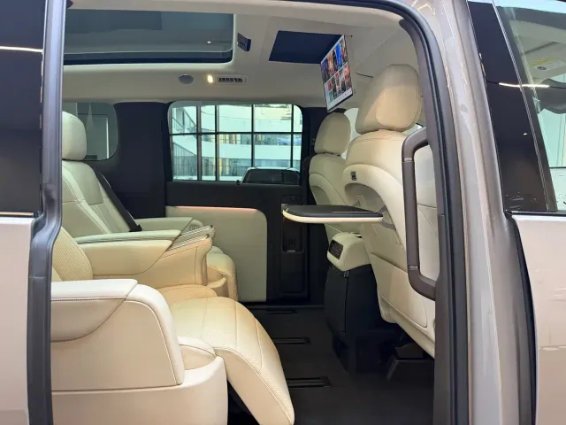 Li Auto MEGA — Фото автомобиля 20