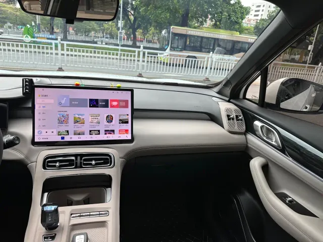 Geely Boyue L — Фото автомобиля 14