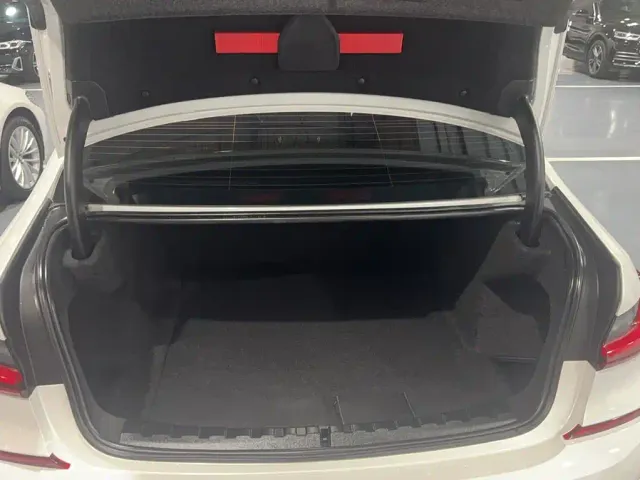 BMW 3 Series — Фото автомобиля 10