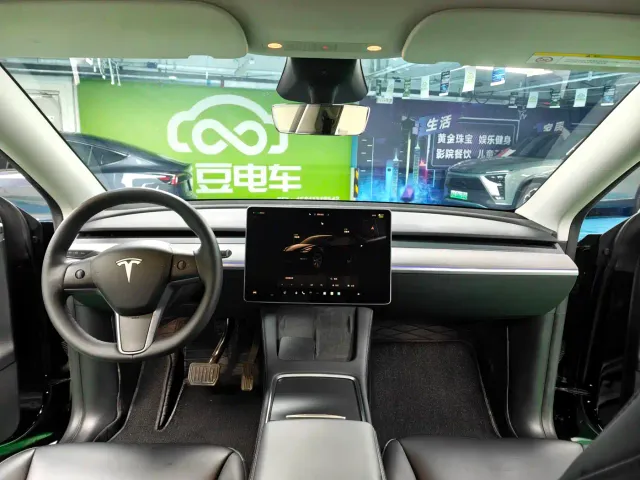 Tesla Model Y — Фото автомобиля 11