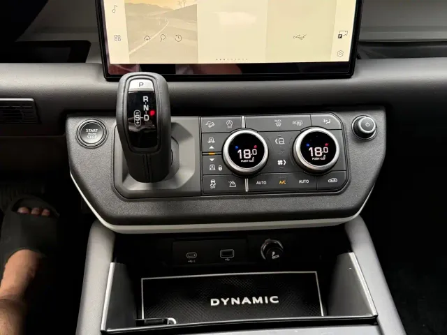 Land Rover Defender — Фото автомобиля 12
