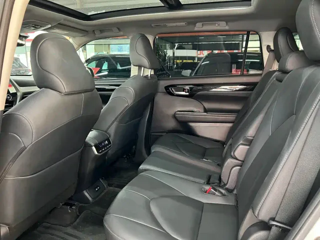 Toyota Highlander — Фото автомобиля 6