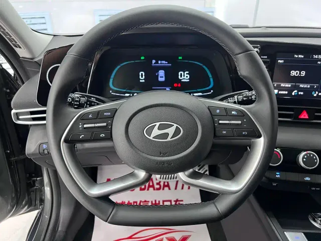 Hyundai Elantra — Фото автомобиля 11
