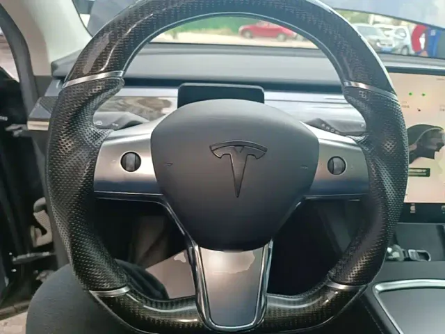 Tesla Model Y — Фото автомобиля 10