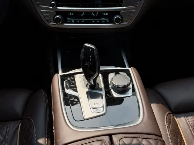 BMW 7 Series — Фото автомобиля 7