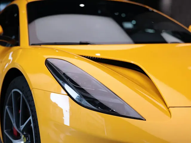 Lotus Emira — Фото автомобиля 2