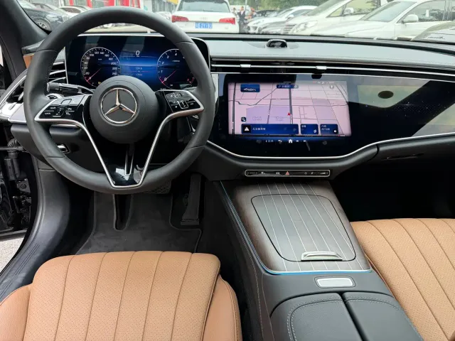 Mercedes-Benz E-Class — Фото автомобиля 4