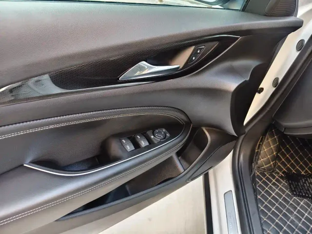Buick Regal — Фото автомобиля 11