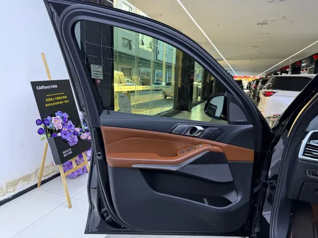 BMW X7 — Фото автомобиля 14