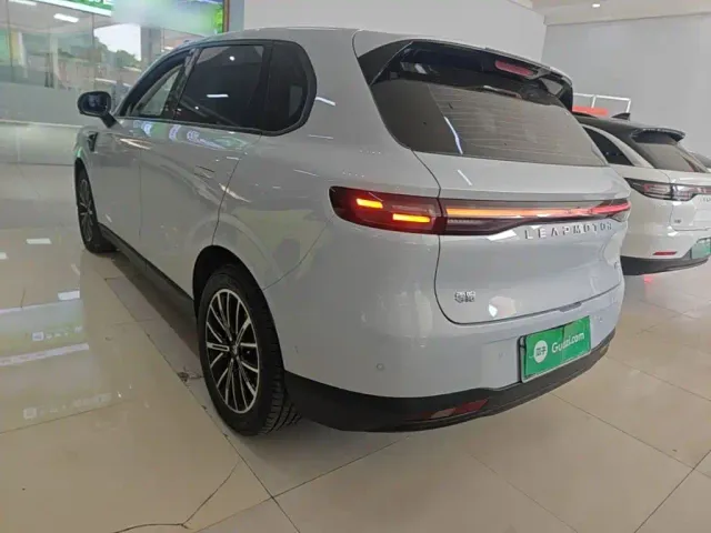 Leapmotor B10 — Фото автомобиля 4