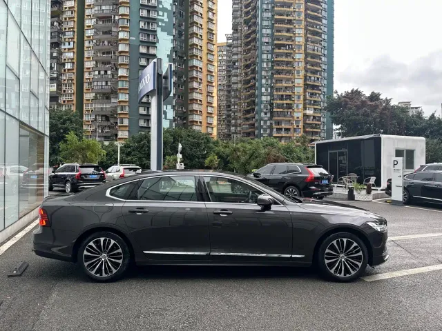 Volvo S90 — Фото автомобиля 4