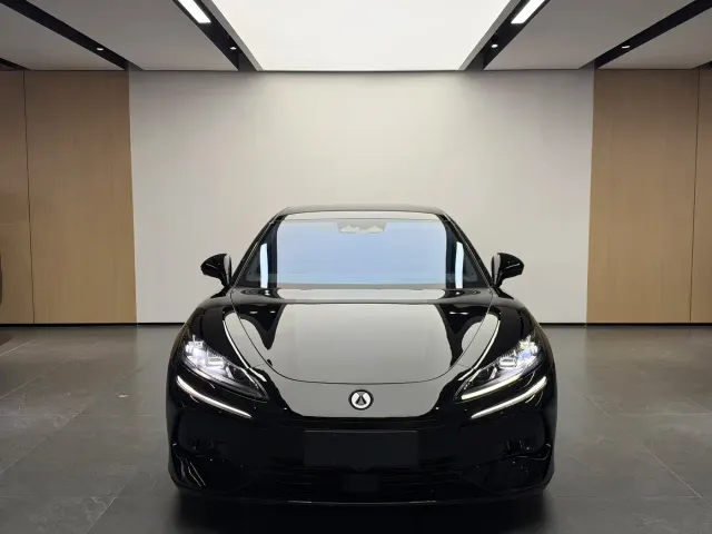 Denza Z9GT — Фото автомобиля 2