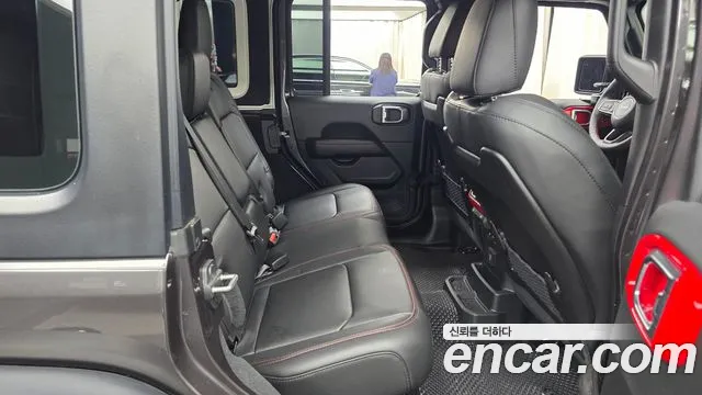 Jeep Wrangler — Фото автомобиля 18
