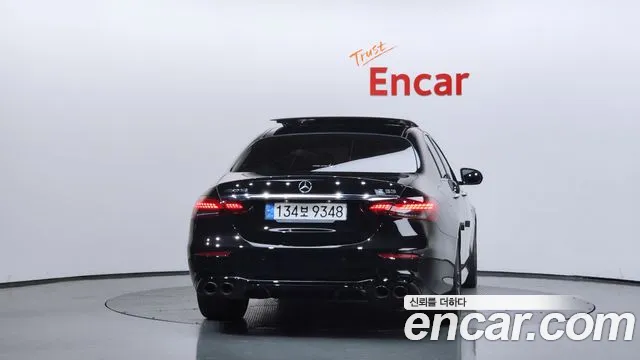 Mercedes-Benz E-Class — Фото автомобиля 4