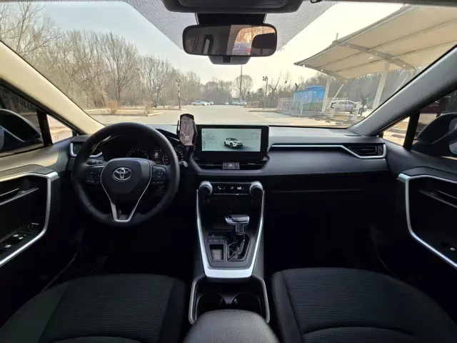Toyota RAV4 — Фото автомобиля 9