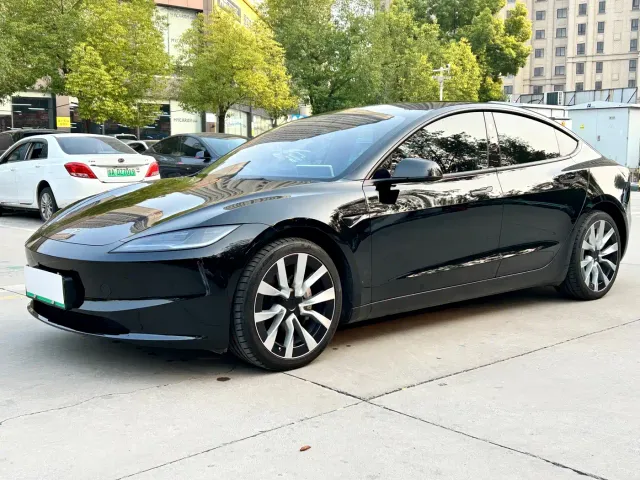 Фотография автомобиля — Tesla Model 3