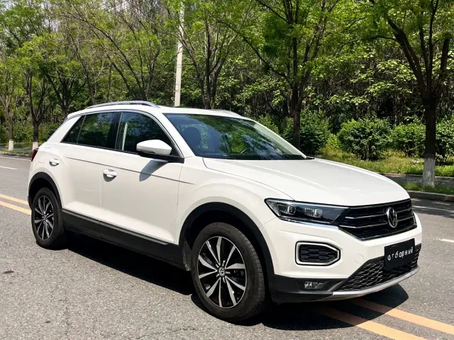 Volkswagen T-Roc — Фото автомобиля 3