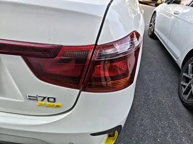 Dongfeng Fengshen E70 — Фото автомобиля 7