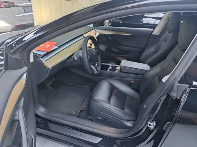 Tesla Model 3 — Фото автомобиля 14