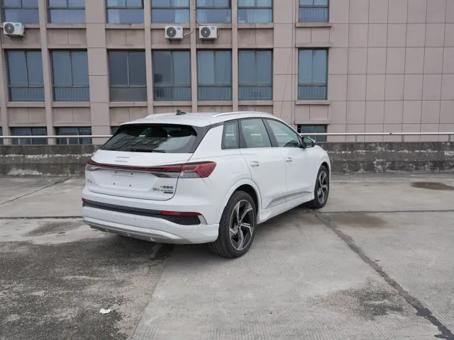Audi Q4 e-tron — Фото автомобиля 4
