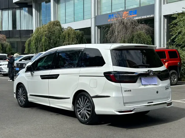 Honda Elysion — Фото автомобиля 4