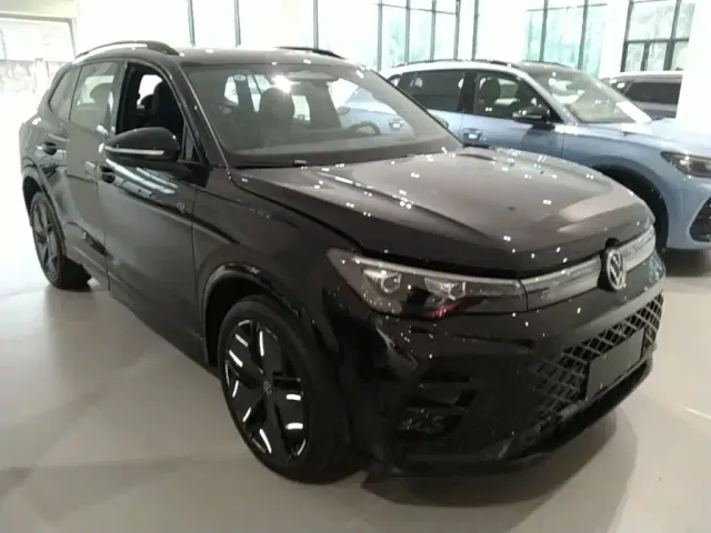 Volkswagen Tiguan L — Фото автомобиля 3