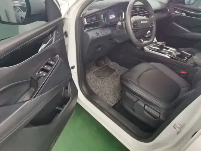 Maxus SAIC Maxus EUNIQ 6 — Фото автомобиля 15