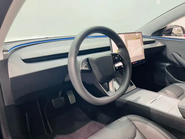 Tesla Model 3 — Фото автомобиля 4
