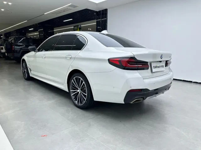 BMW 5 Series — Фото автомобиля 4